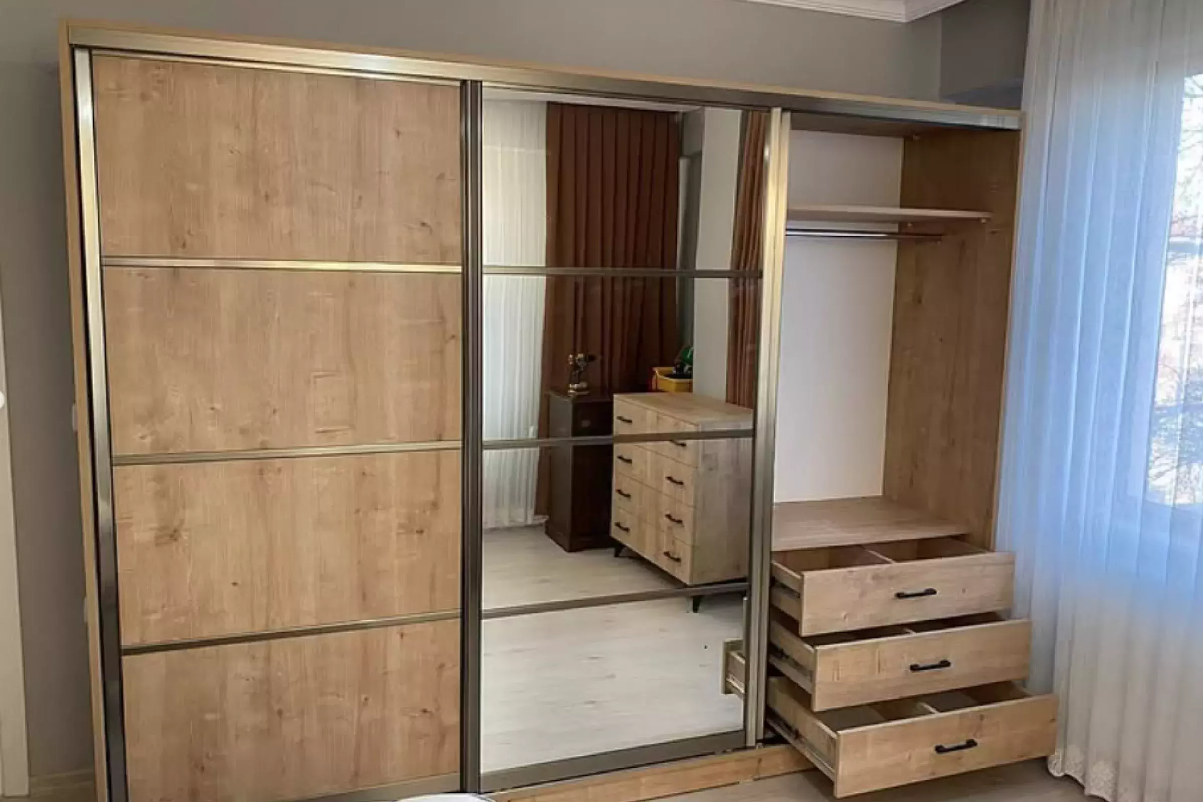 Gölcük Sürgülü Dolap