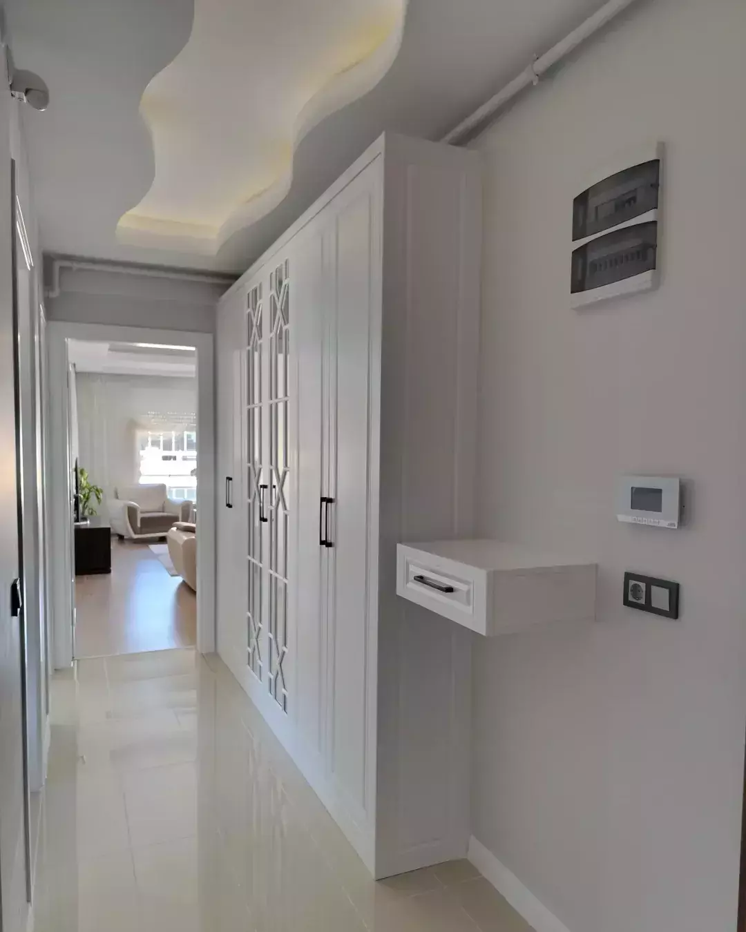 Dar Antreler İçin Portmanto Dekorasyonu